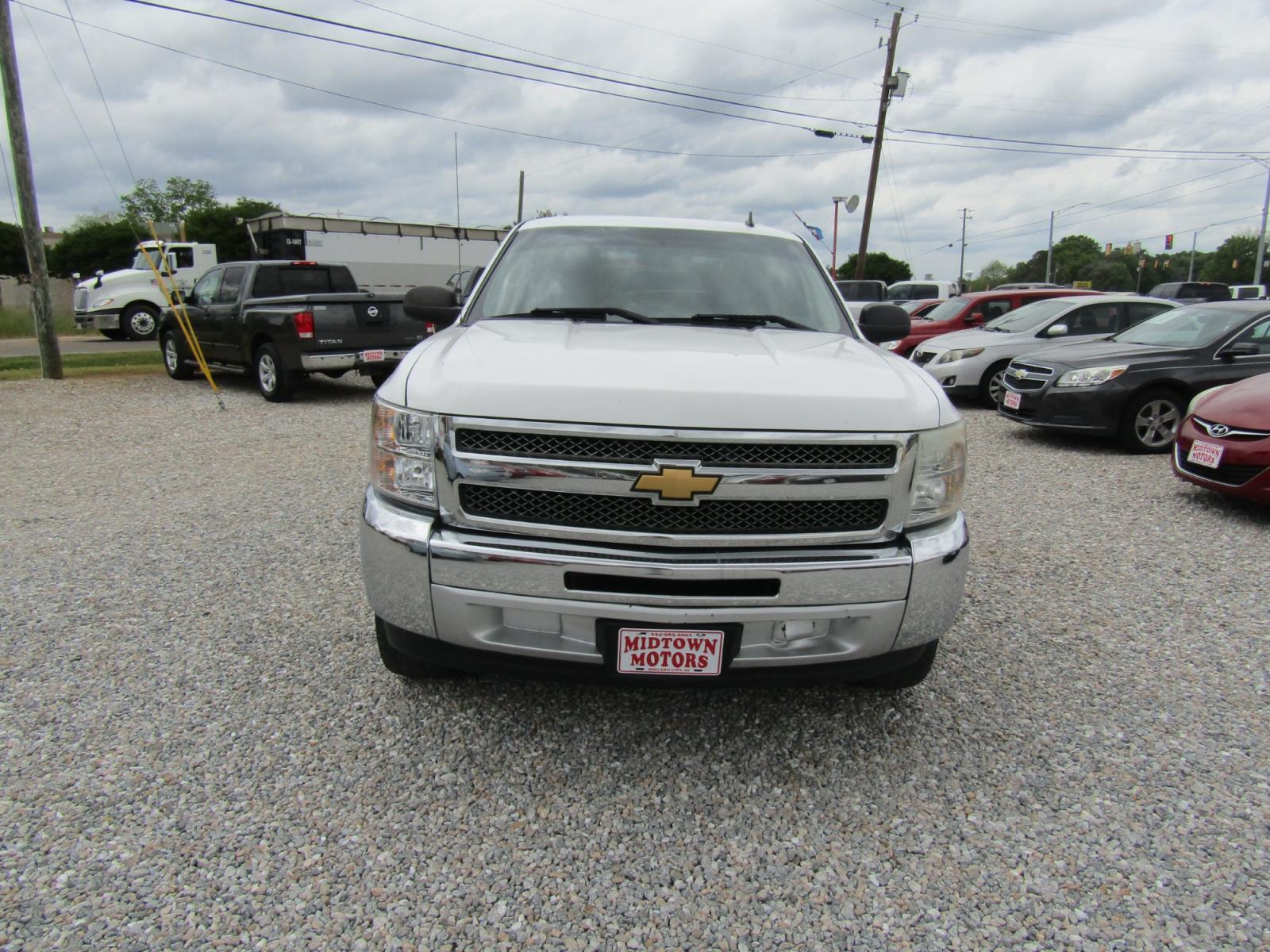 2013 White /Gray Chevrolet Silverado 1500 LT Crew Cab 2WD (3GCPCSEA8DG) with an 4.8L V8 OHV 16V engine, Automatic transmission, located at 15016 S Hwy 231, Midland City, AL, 36350, (334) 983-3001, 31.306210, -85.495277 - Photo #1